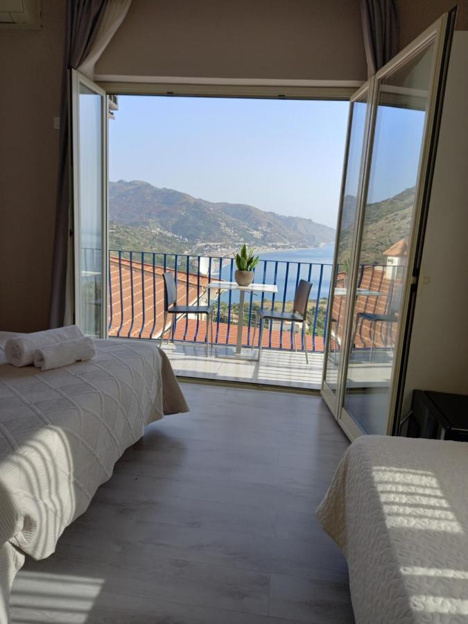 Athena Charming Rooms 타오르미나 외부 사진