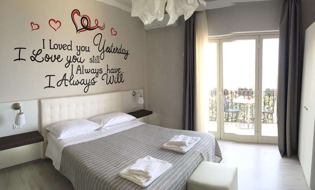 Athena Charming Rooms 타오르미나 외부 사진